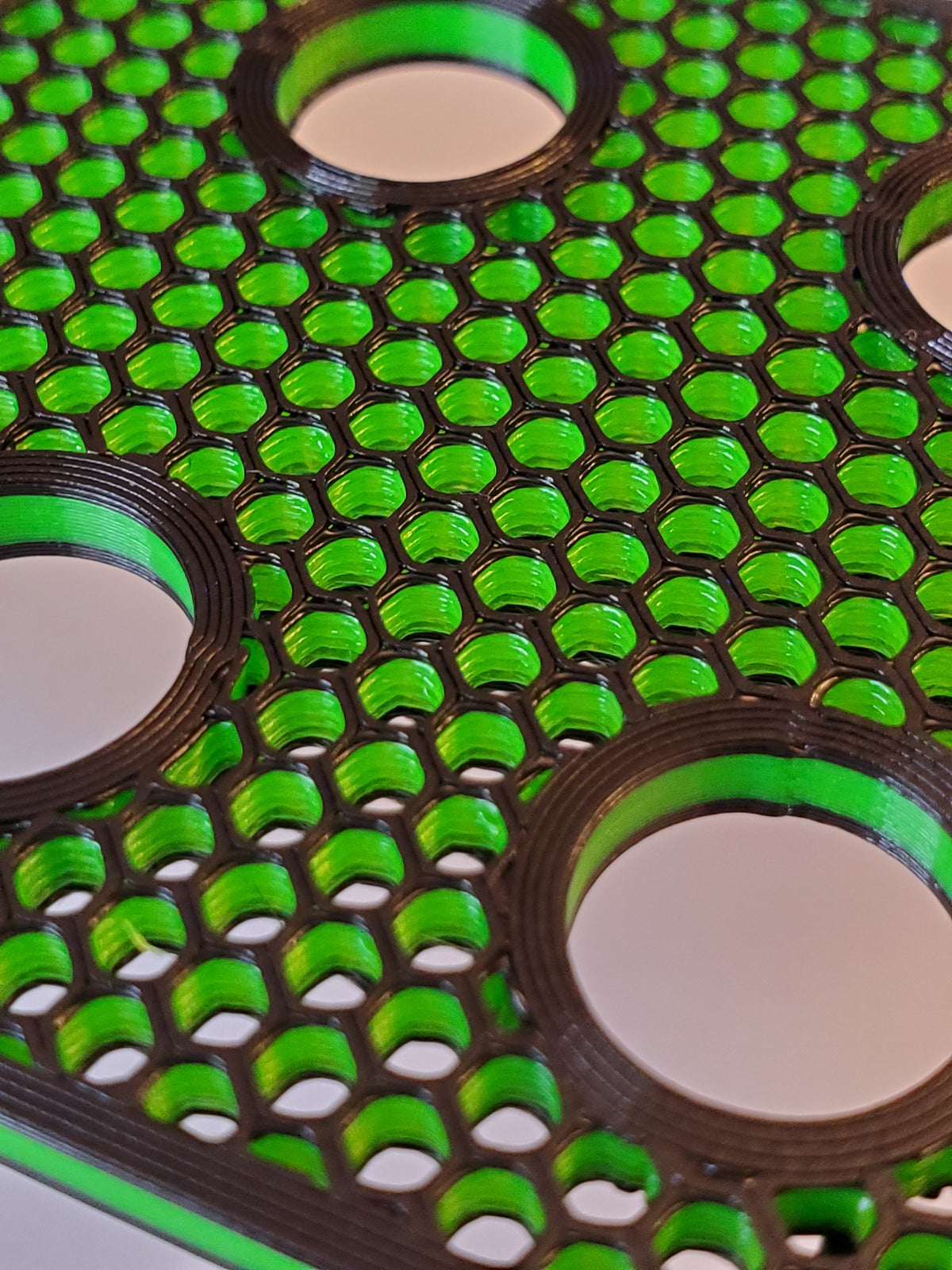 Wabenfrag-Rack mit 25 Frag-Steckern 3D gedruckt